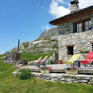 https://chalet-colinn.hotels-rhonealpes.com